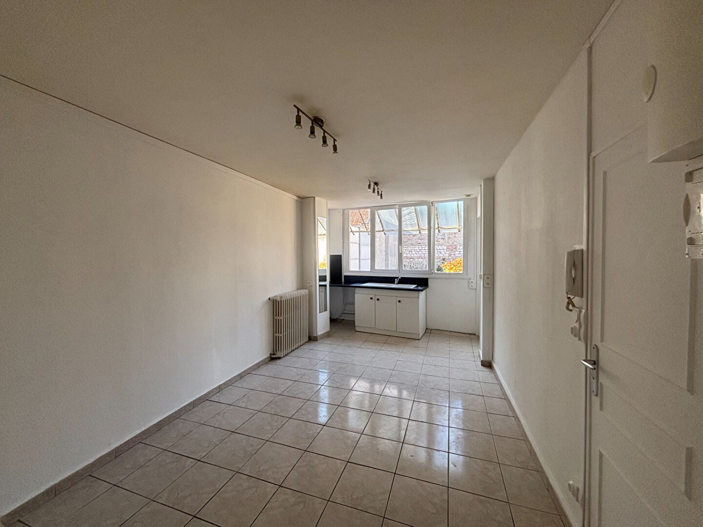 T2- Elbeuf  390/mois Charges comprises avec cour commune