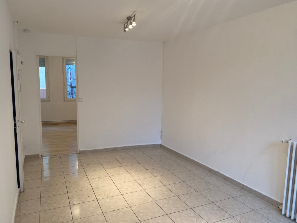 T2- Elbeuf  390/mois Charges comprises avec cour commune