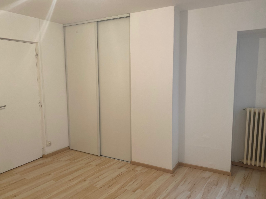 T2- Elbeuf  390/mois Charges comprises avec cour commune