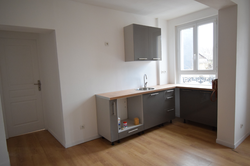 A louer Appartement T4 en centre ville de CAUDEBEC-LES-ELBEUF- Réf: CHARL-1