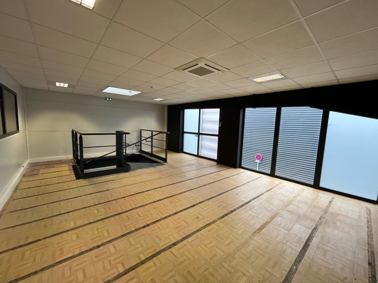 Local commercial  110 m2 - VAL DE REUIL