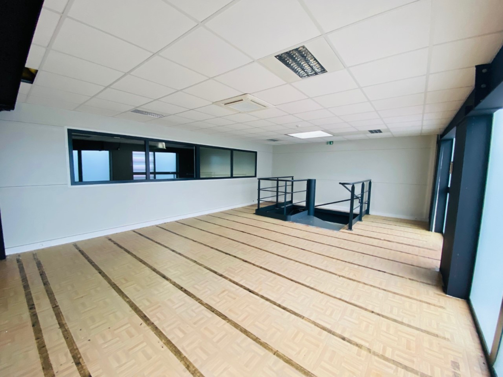 Local commercial  110 m2 - VAL DE REUIL