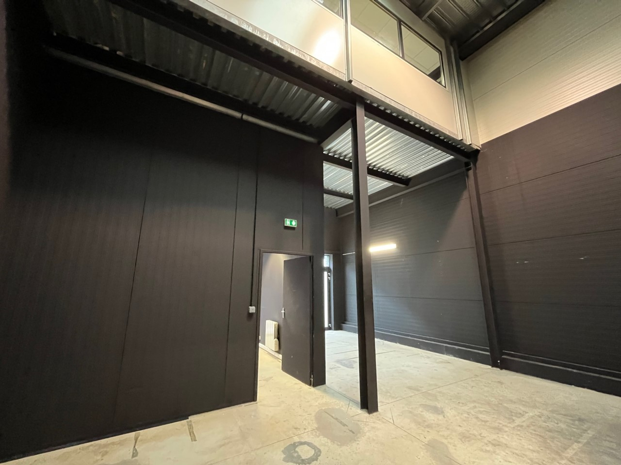 Local commercial  110 m2 - VAL DE REUIL