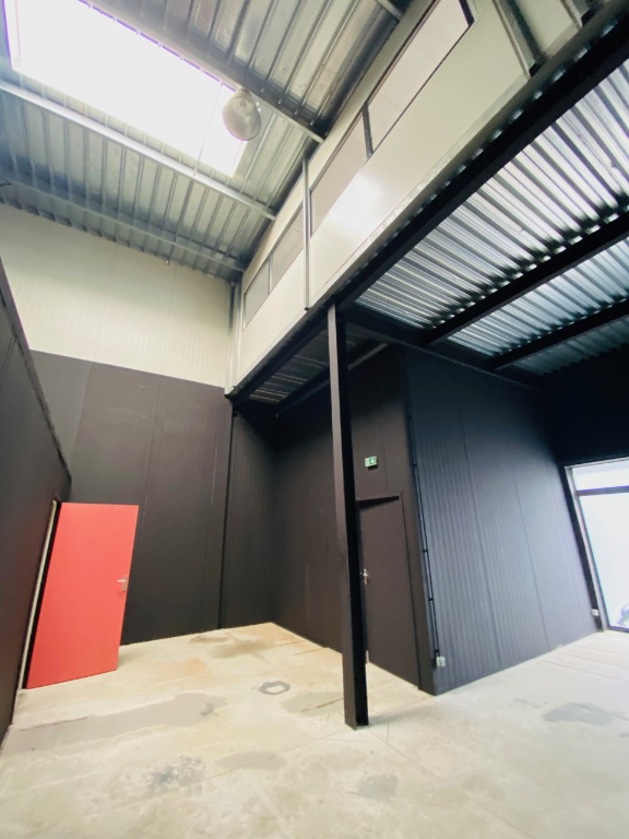 Local commercial  110 m2 - VAL DE REUIL