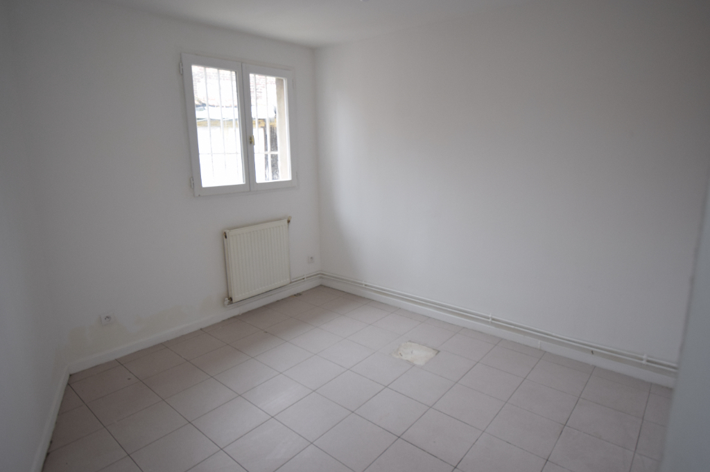 APPARTEMENT RDC PROCHE DES COMMERCES