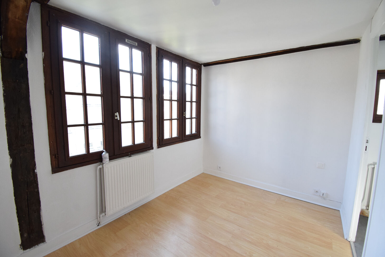 Appartement F2  situé dans le centre ville d'Elbeuf
