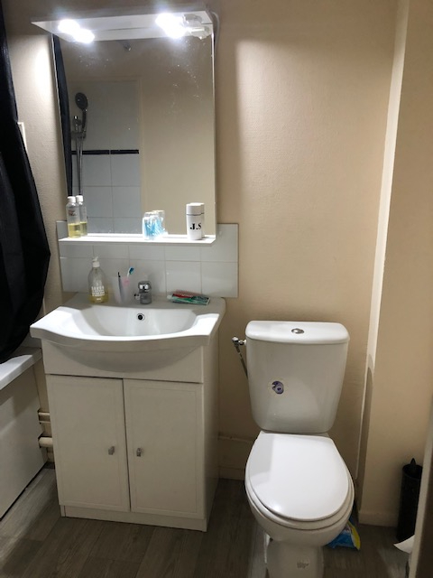 A LOUER STUDIO AVEC PLACE DE PARKING PROCHE DES DOCKS A ROUEN (76000)