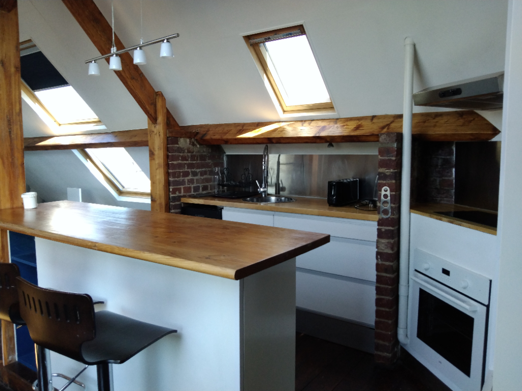 Spacieux meublé de 50m2 au sol avec place de parking