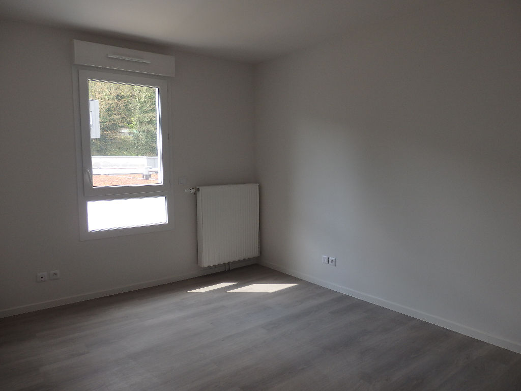 A LOUER T2 AVEC BALCON A MAROMME ref DECA