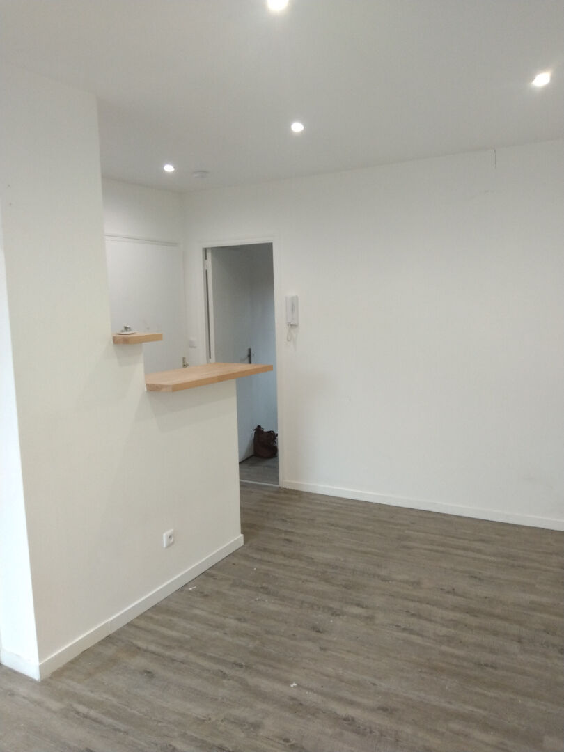 Appartement T2  avec cour privative à Grand couronne