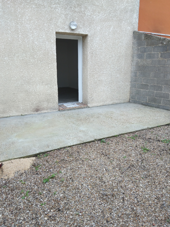 Appartement T2  avec cour privative à Grand couronne