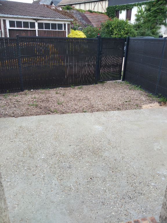 Appartement T2  avec cour privative à Grand couronne