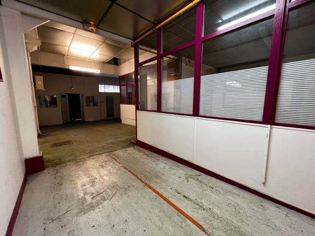 LOCAL COMMERCIAL DE  106M²