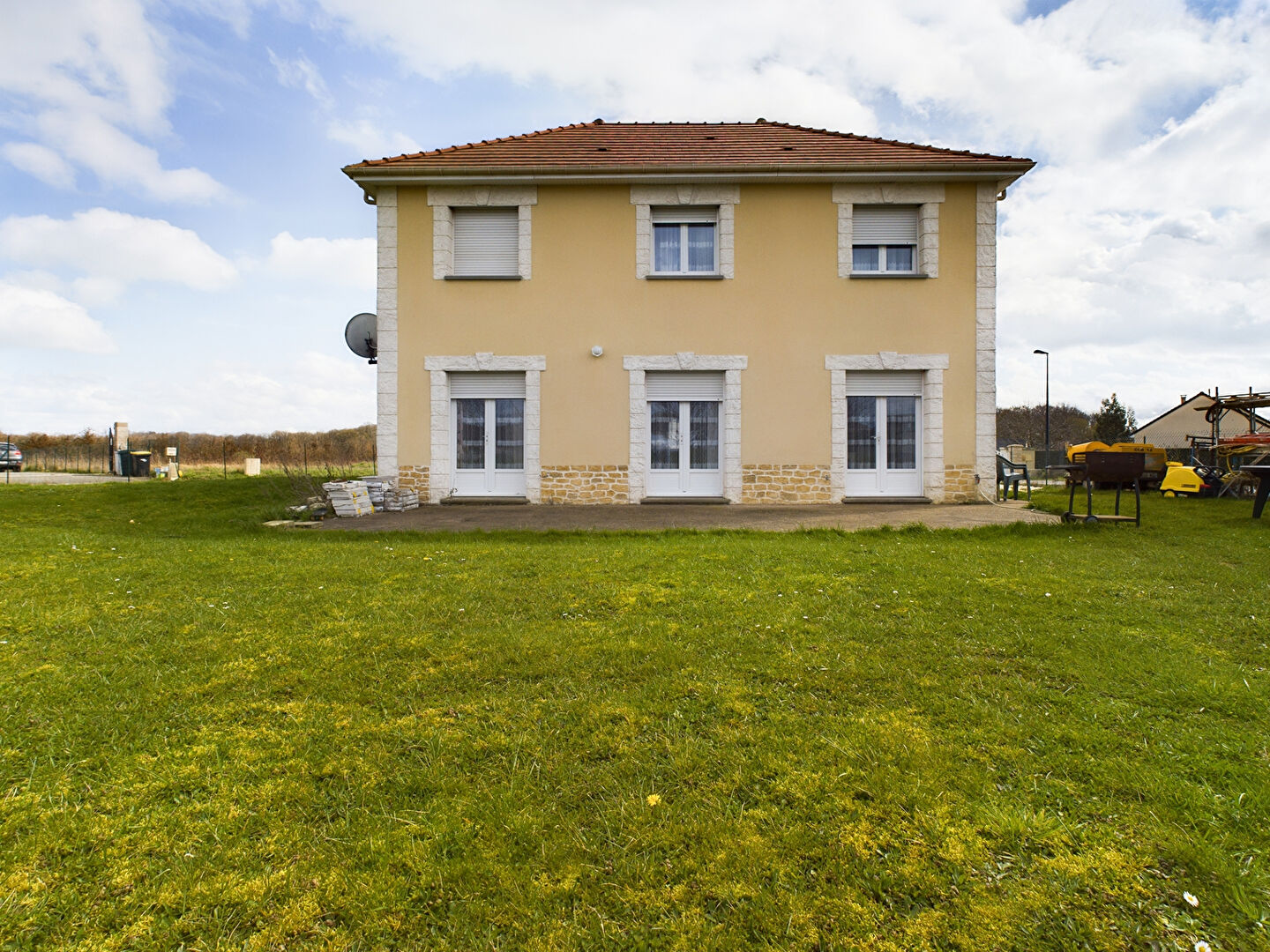 VENTE : maison de 5 pièces (160 m²) à SURVILLE