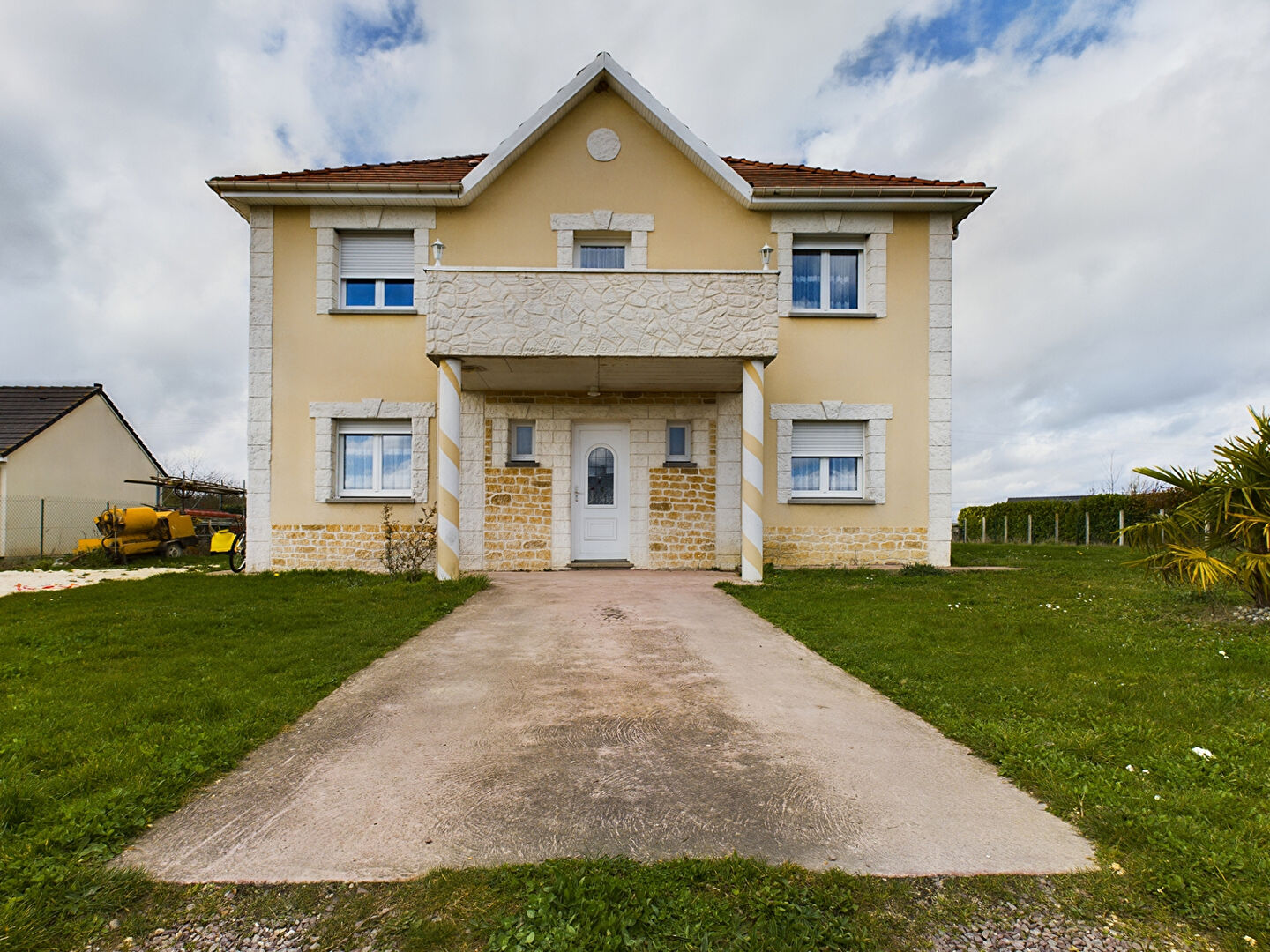 VENTE : maison de 5 pièces (160 m²) à SURVILLE