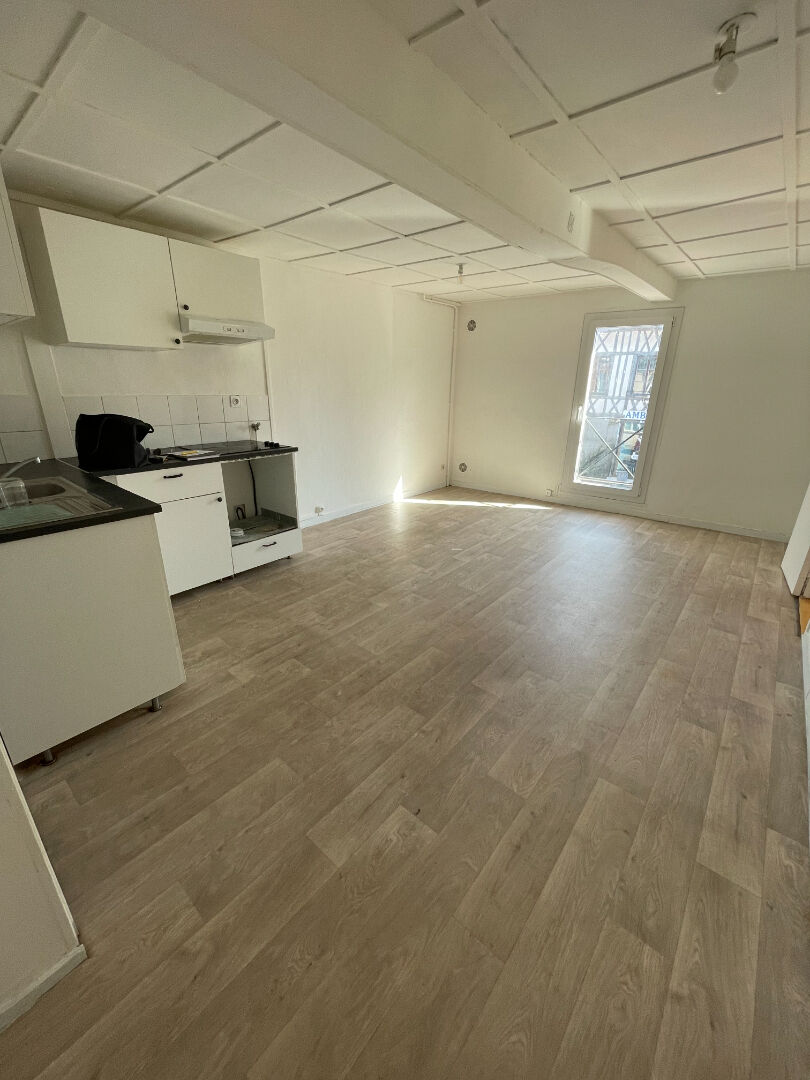 Centre de BOURG ACHARD - Appartement 2 pièces et 1 bureau de 49 m2