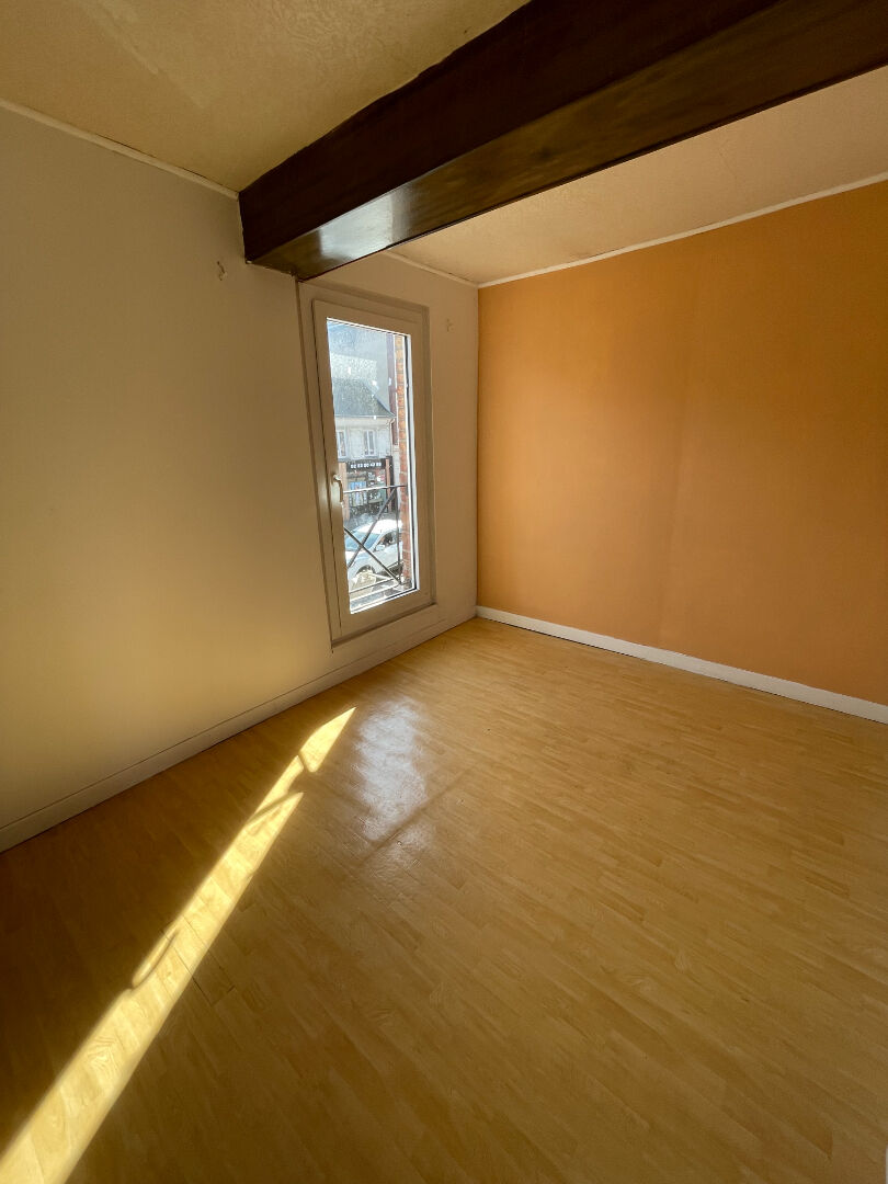 Centre de BOURG ACHARD - Appartement 2 pièces et 1 bureau de 49 m2