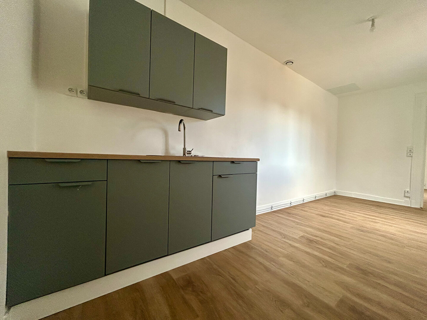 A louer Appartement T1 Bis fraichement rénové 76320 Caudebec les Elbeuf- Réf CHEV1