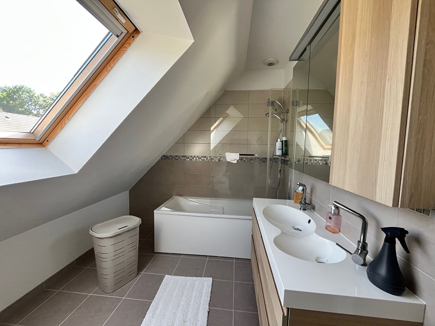 Maison récente meublée aux essarts T4 avec jardin