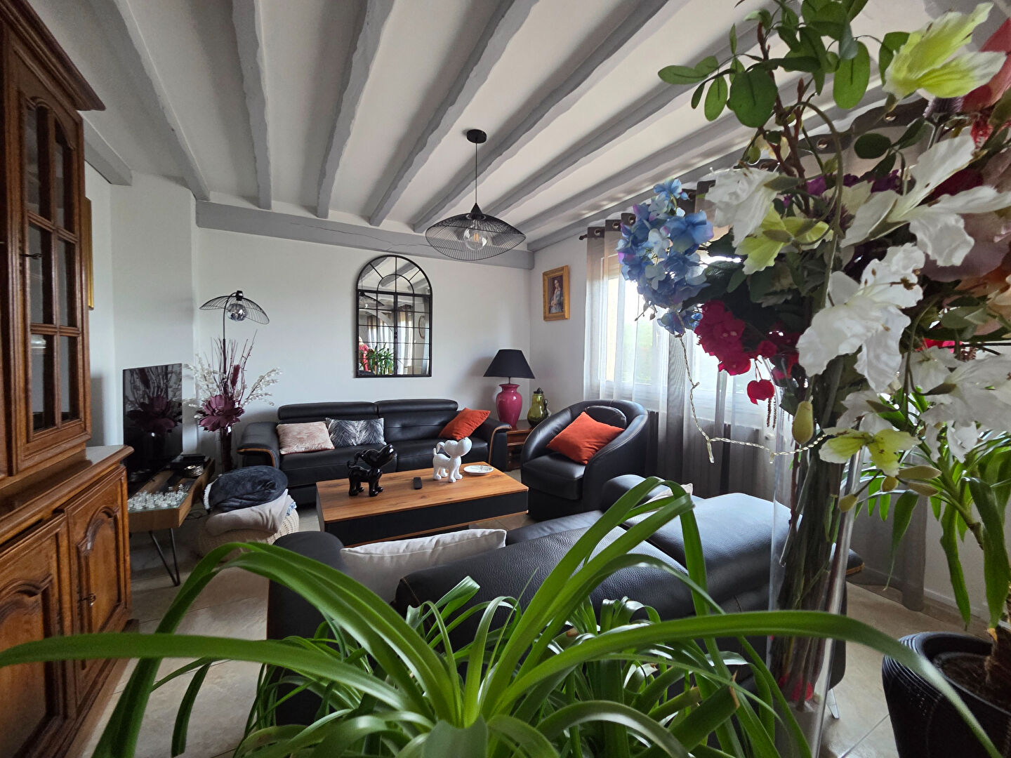 Maison spacieuse à vendre à Arelaune-en-Seine - Référence 2328