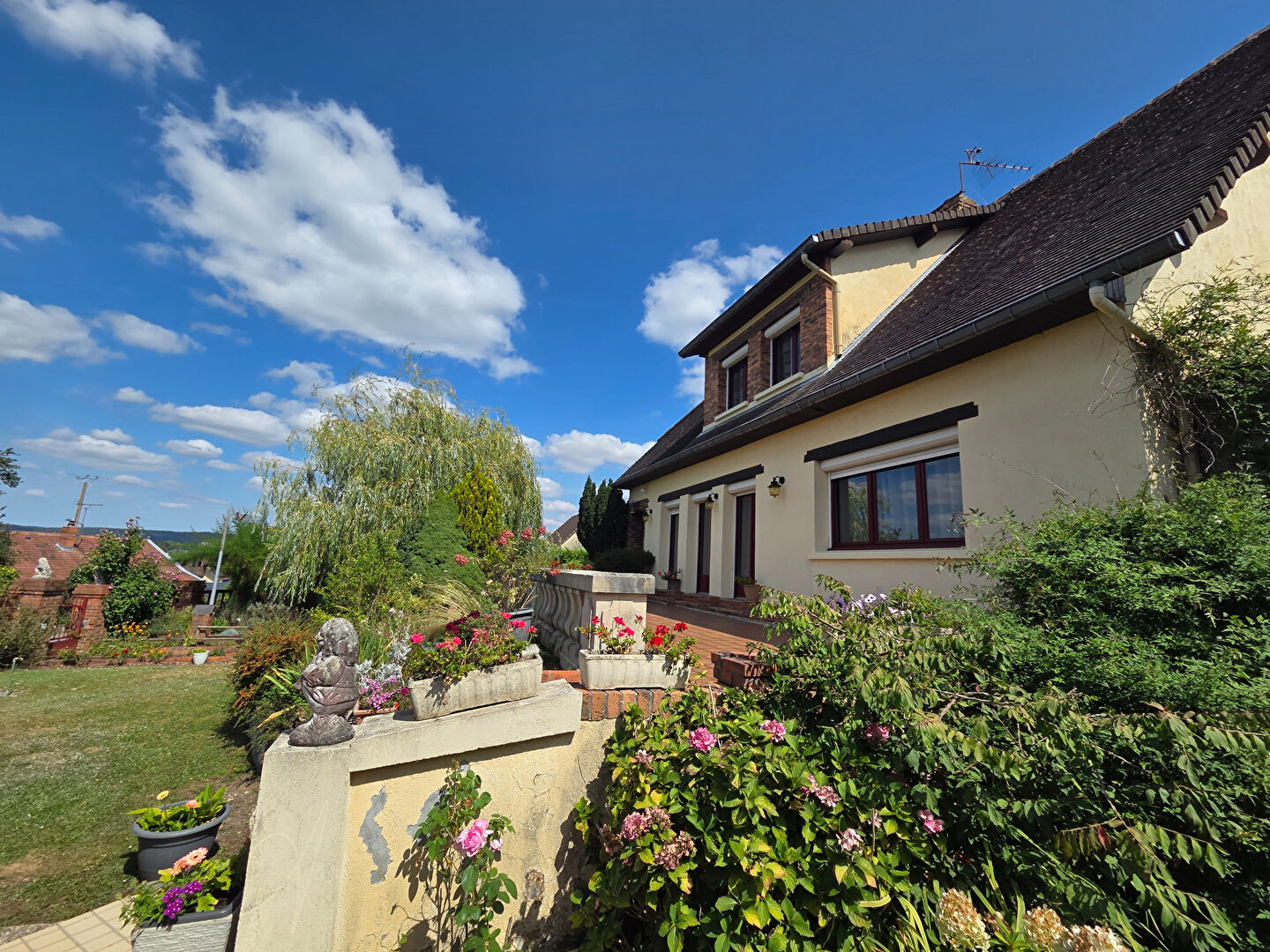 Maison spacieuse à vendre à Arelaune-en-Seine - Référence 2328