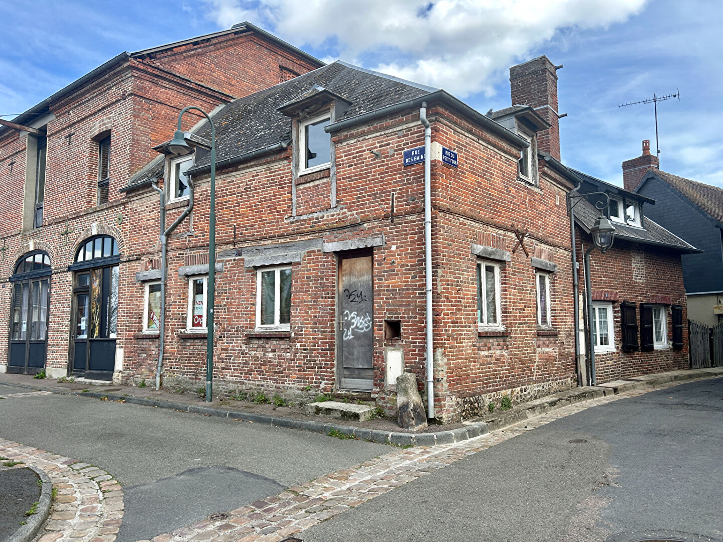 Charmante Maison de Ville à Orbec - À Vendre !