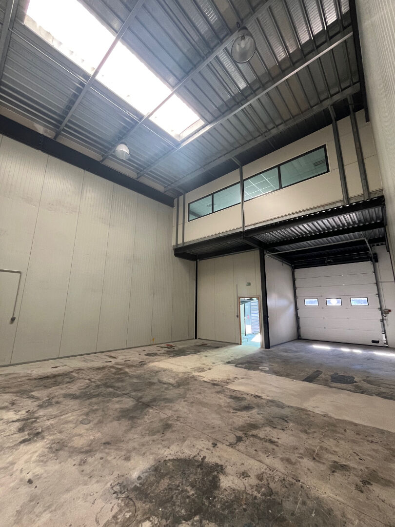 VAL DE REUIL - LOCAL PROFESSIONNEL DE 160M² PROCHE A13  REF VDR-8