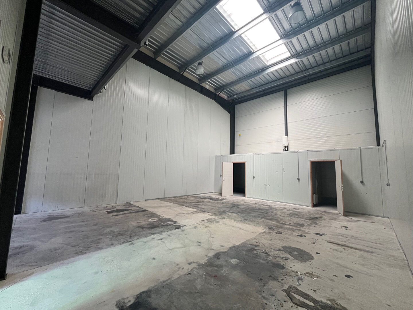 VAL DE REUIL - LOCAL PROFESSIONNEL DE 160M² PROCHE A13  REF VDR-8