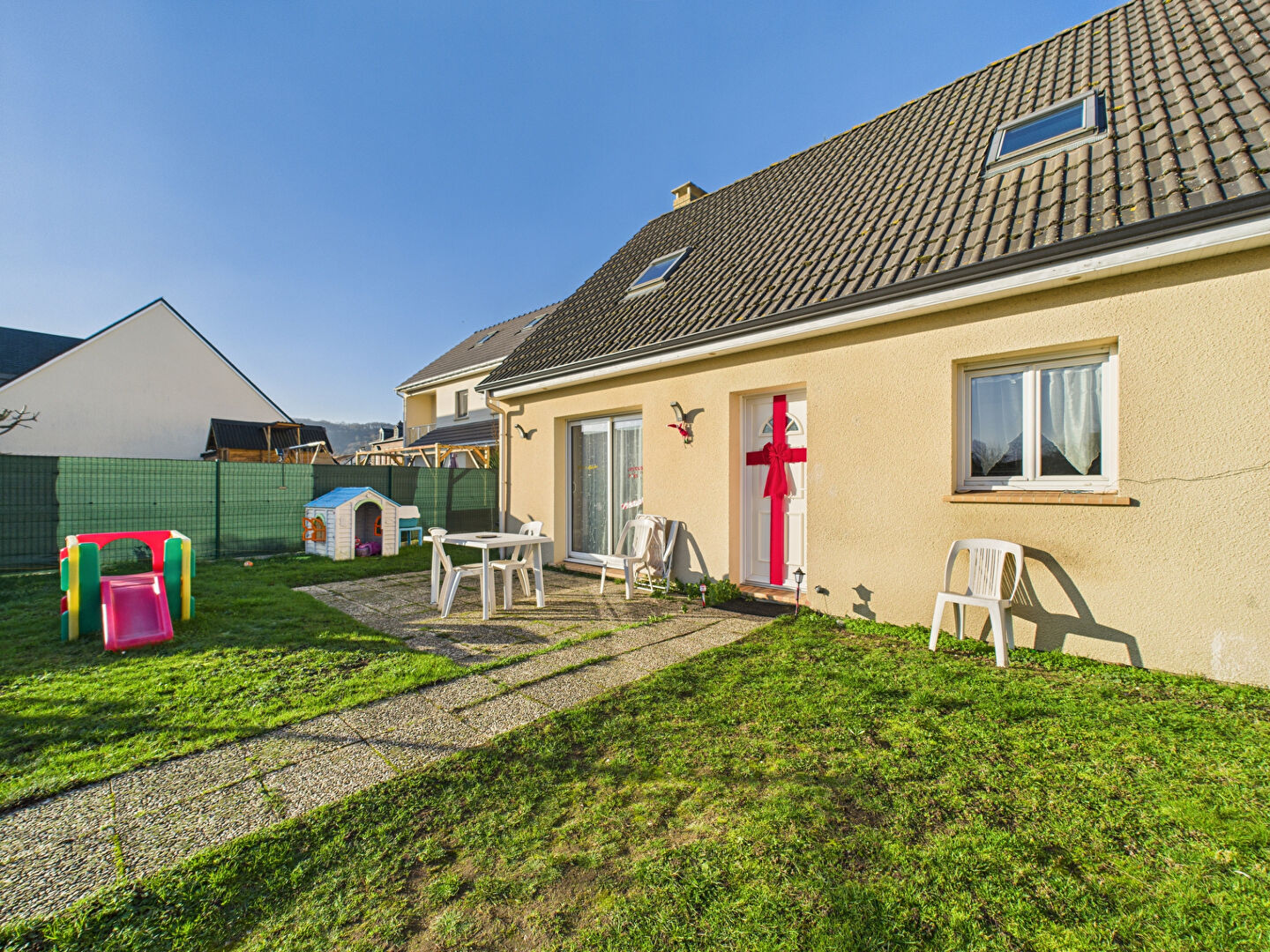 Charmante Maison à Vendre à Saint-Aubin-lès-Elbeuf - 4 Chambres, Garage et Jardin !