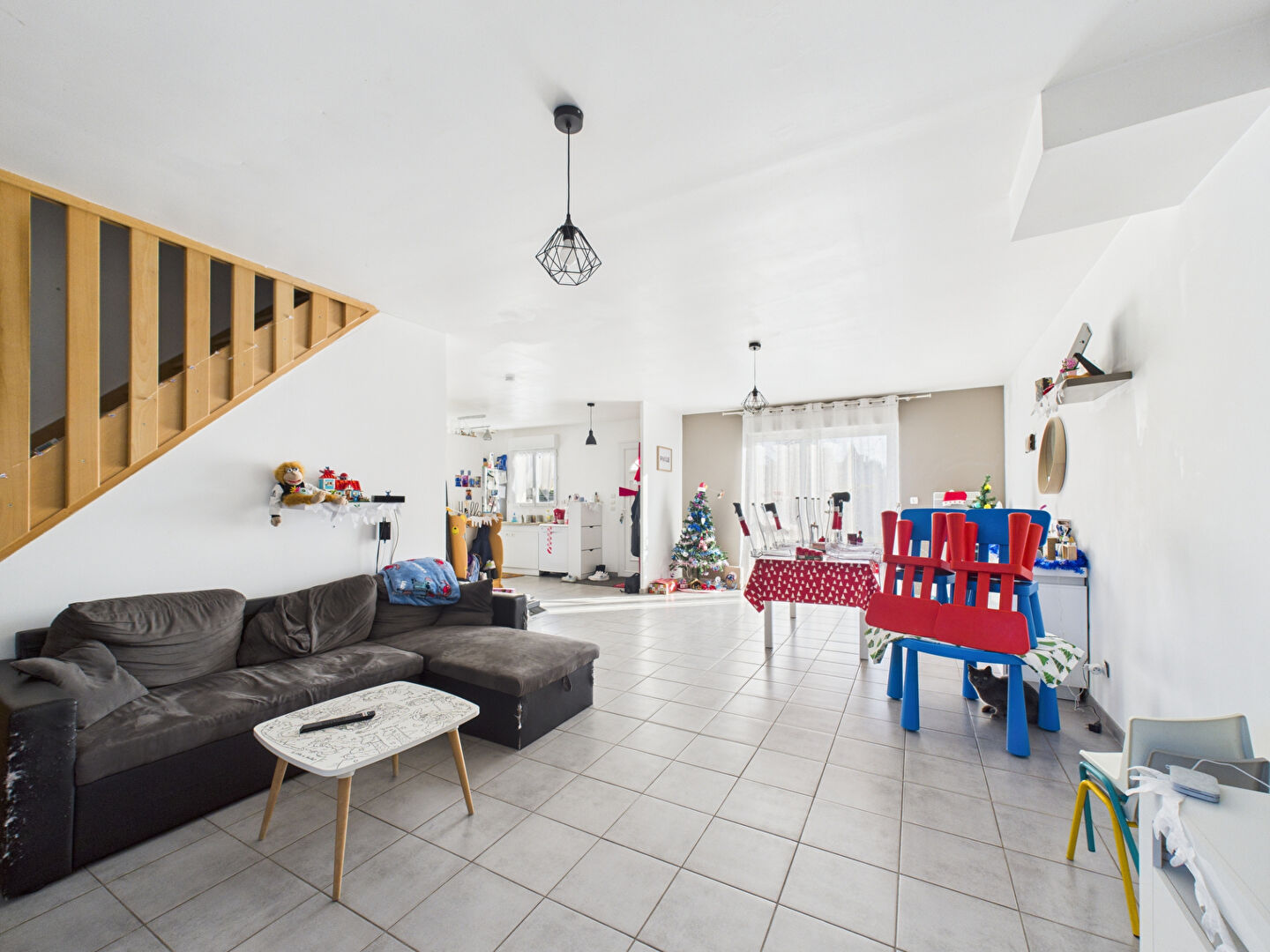 Charmante Maison à Vendre à Saint-Aubin-lès-Elbeuf - 4 Chambres, Garage et Jardin !