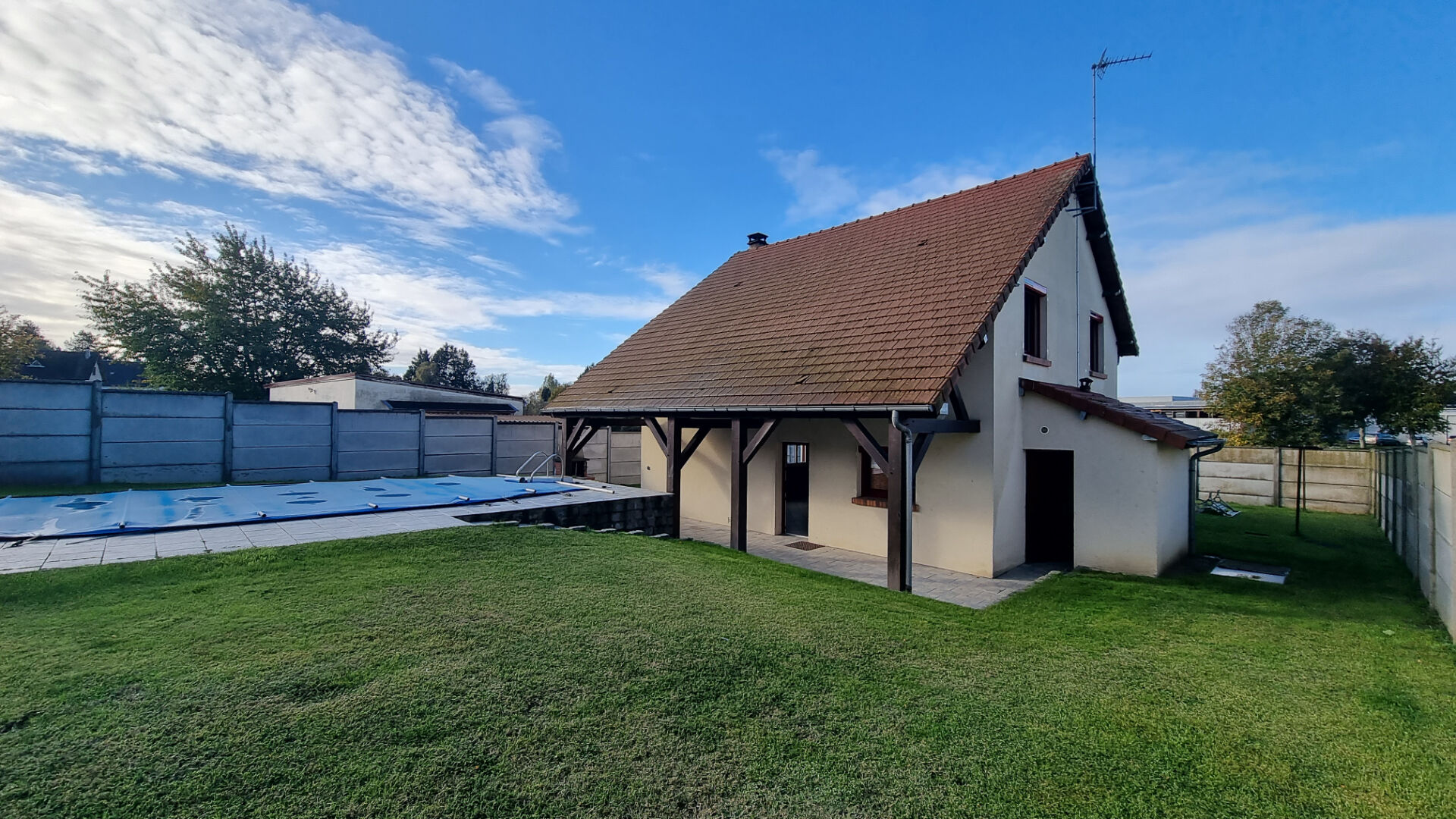 Maison à vendre à Louviers - 5 pièces avec piscine et garage
