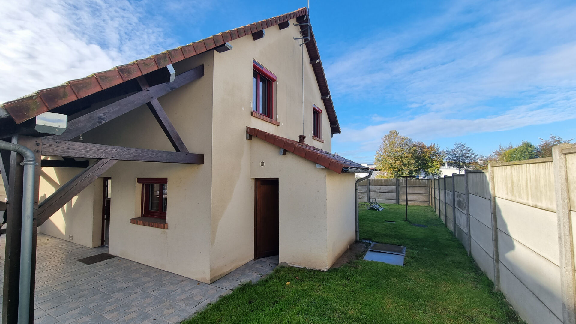Maison à vendre à Louviers - 5 pièces avec piscine et garage