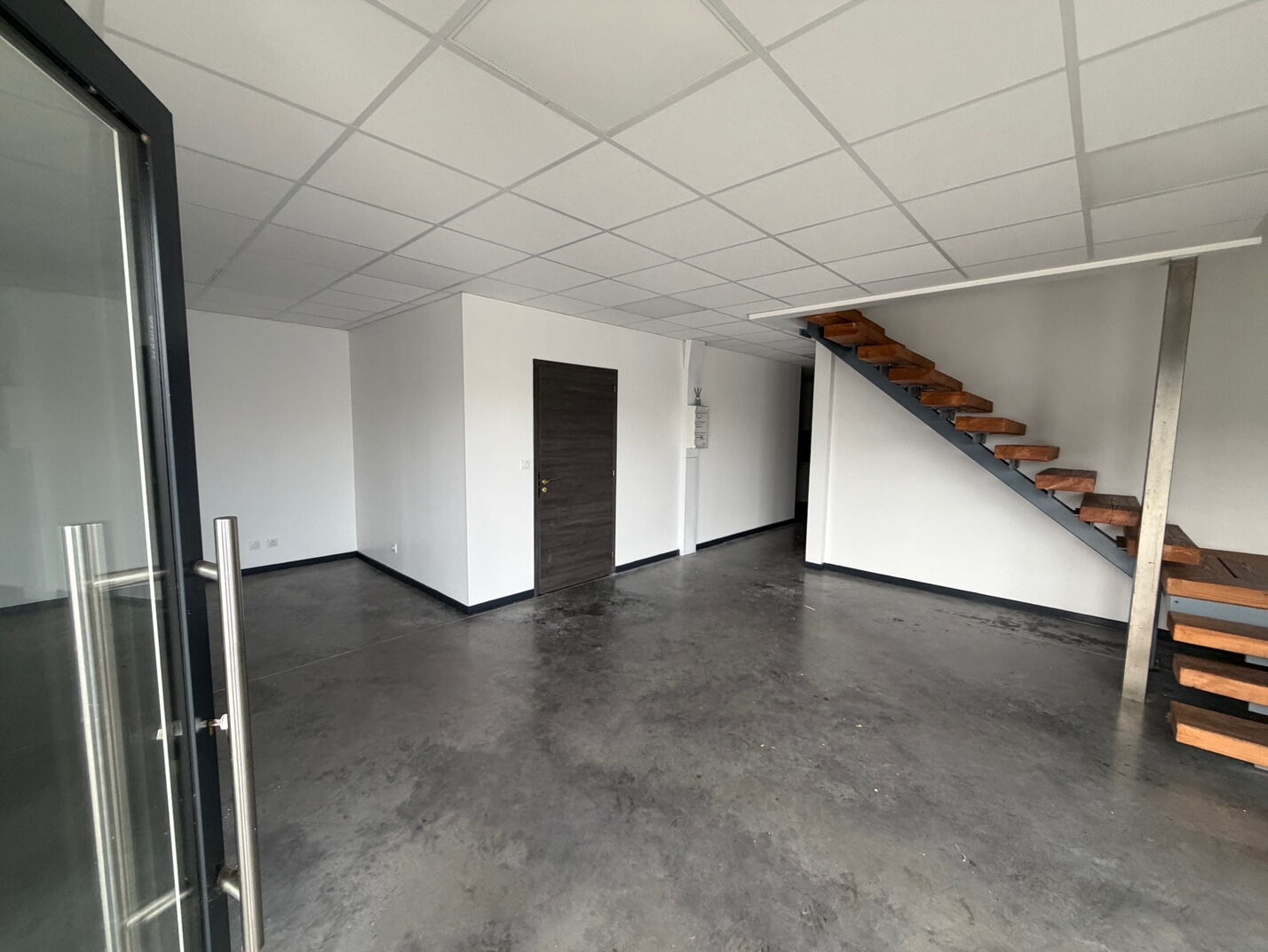 Local d'activité Saint Ouen De Thouberville 1700 m2