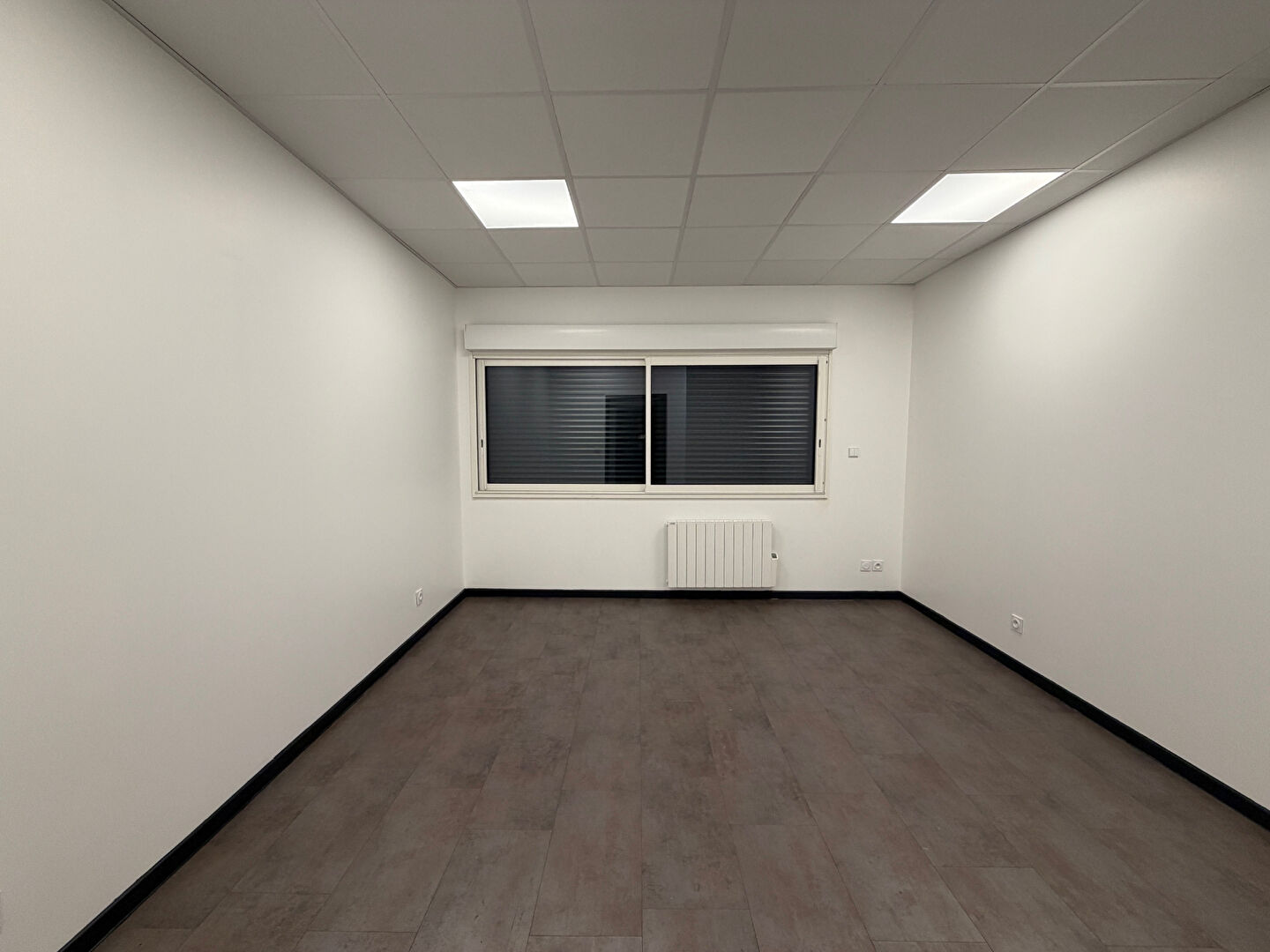 Local d'activité Saint Ouen De Thouberville 1700 m2