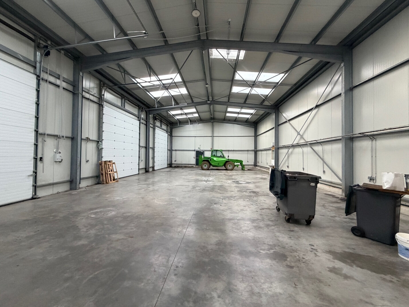 Local d'activité Saint Ouen De Thouberville 1700 m2