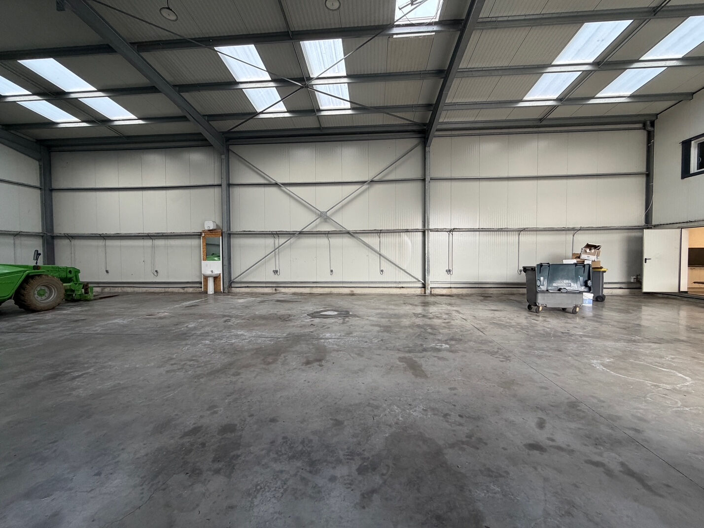 Local d'activité Saint Ouen De Thouberville 1700 m2