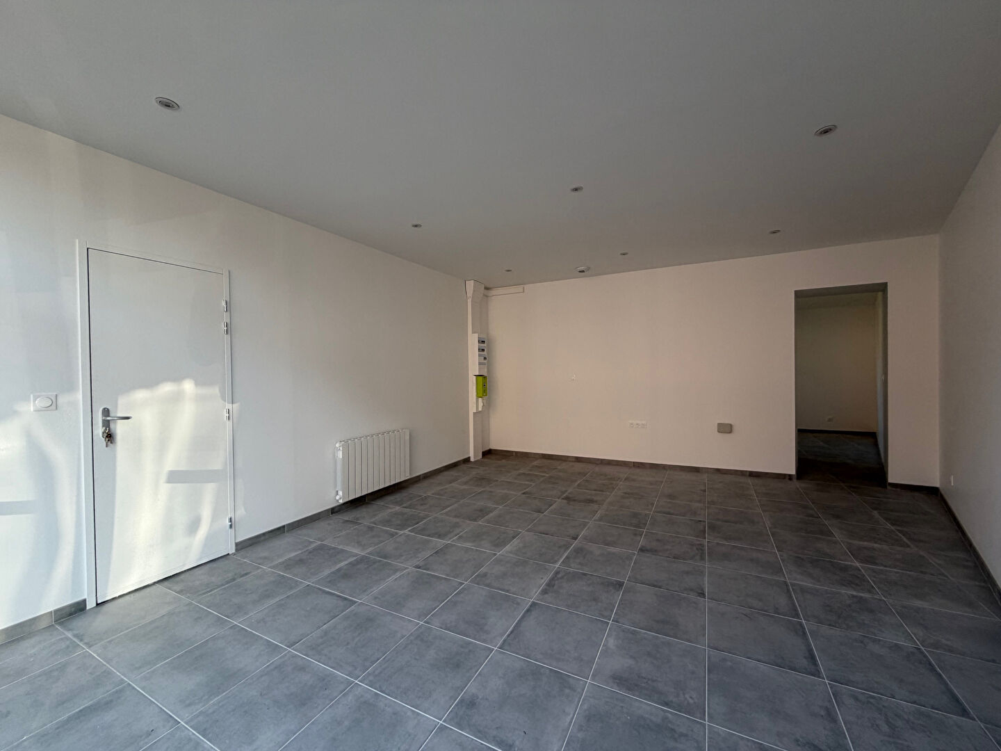 Local commercial refait à neuf - SAINT PIERRE DES FLEURS