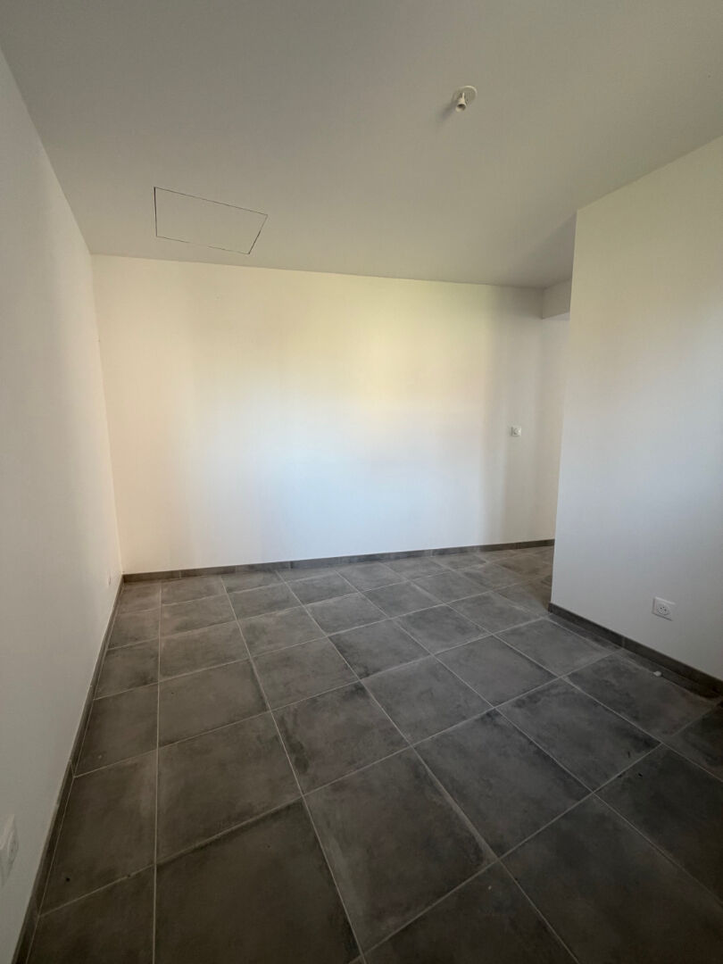 Local commercial refait à neuf - SAINT PIERRE DES FLEURS