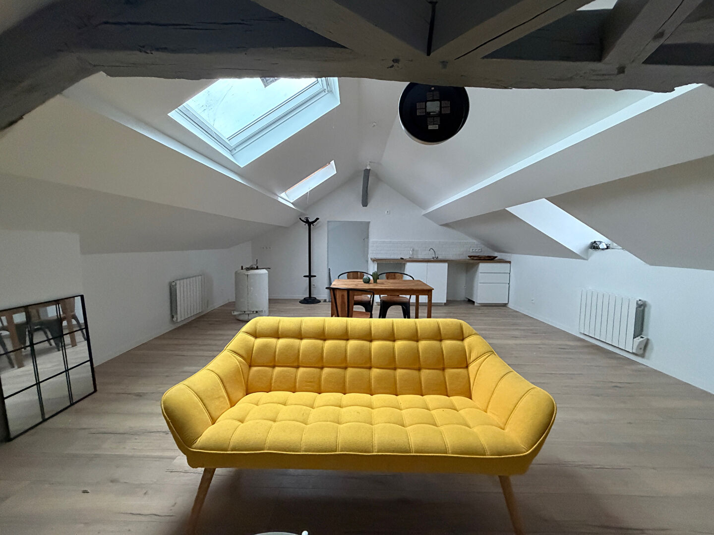 STUDIO  SITUE A LOUVIERS DE 35m2