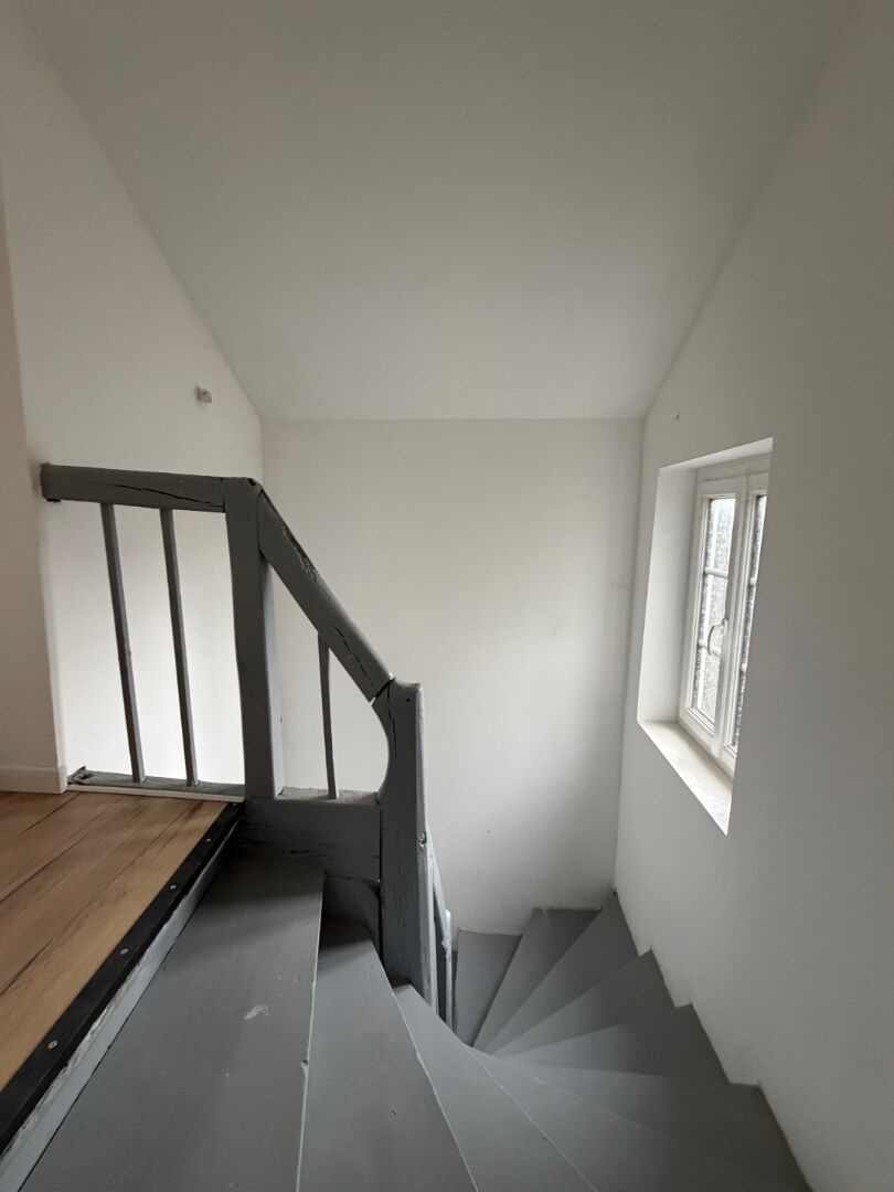 STUDIO  SITUE A LOUVIERS DE 35m2