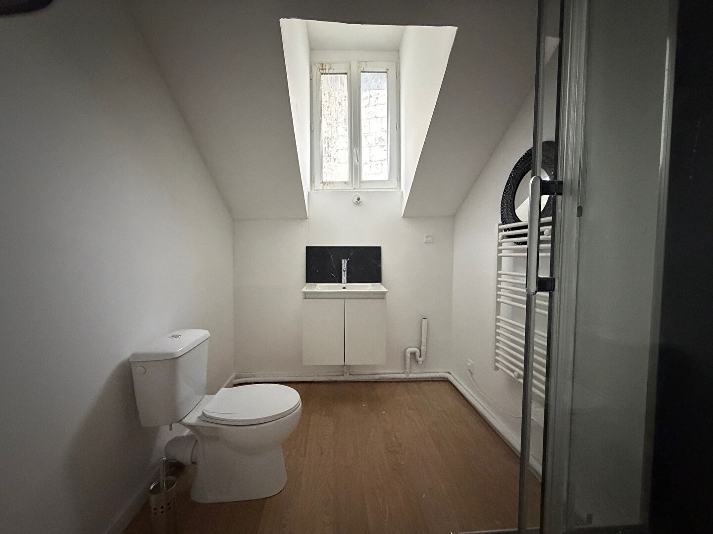 STUDIO  SITUE A LOUVIERS DE 35m2