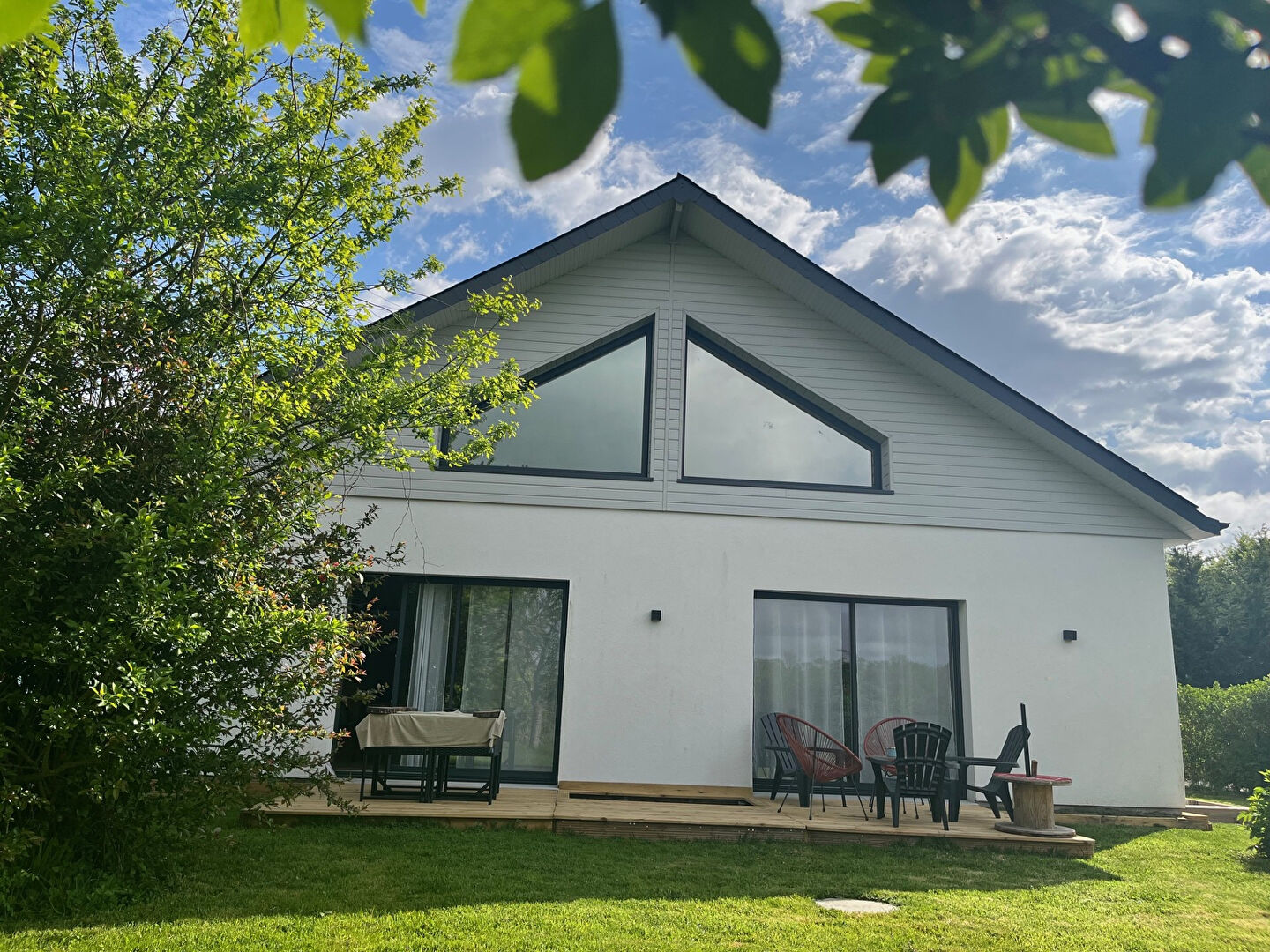 Villa contemporaine de grand standing à vendre à Venon - Réf. DD1801L