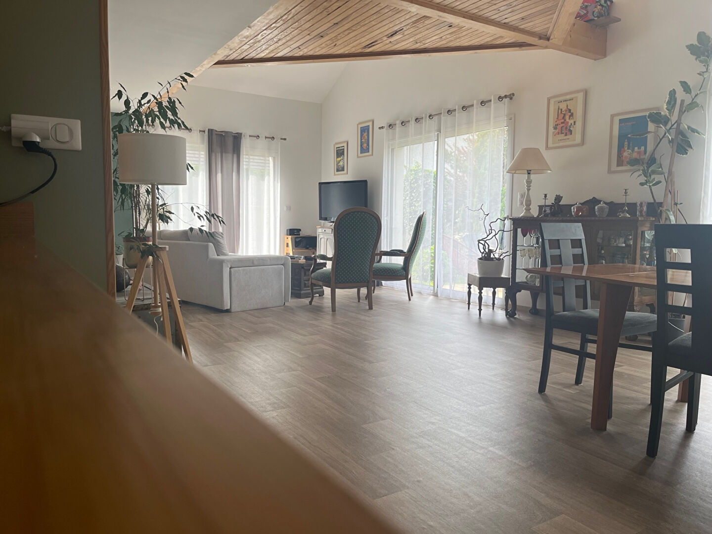 Villa contemporaine de grand standing à vendre à Venon - Réf. DD1801L