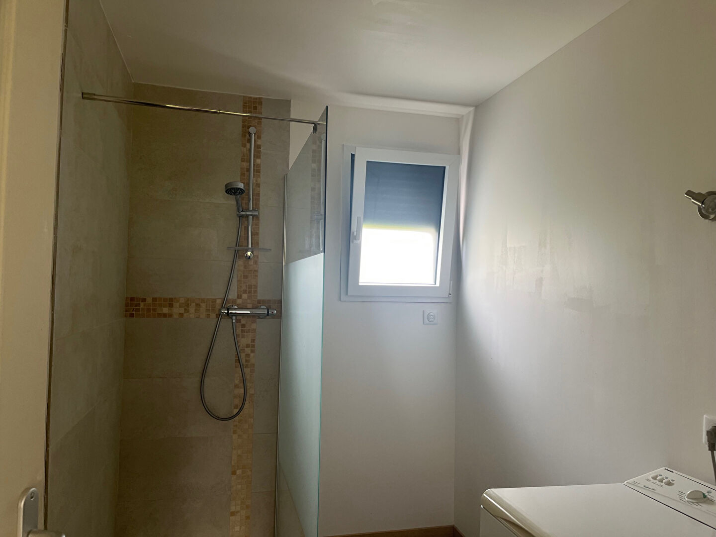 Villa contemporaine de grand standing à vendre à Venon - Réf. DD1801L