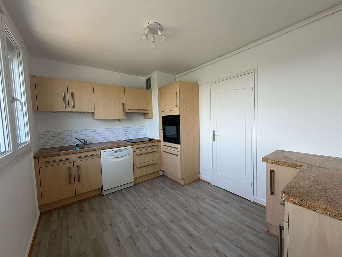 Appartement de standing F3 avec 2 balcons et place de parking