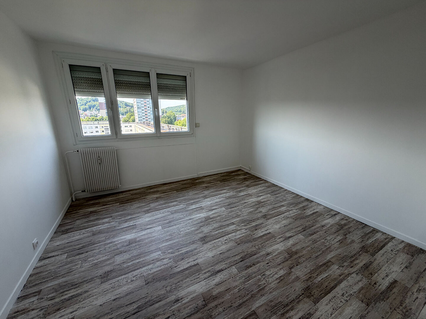 Appartement de standing F3 avec 2 balcons et place de parking