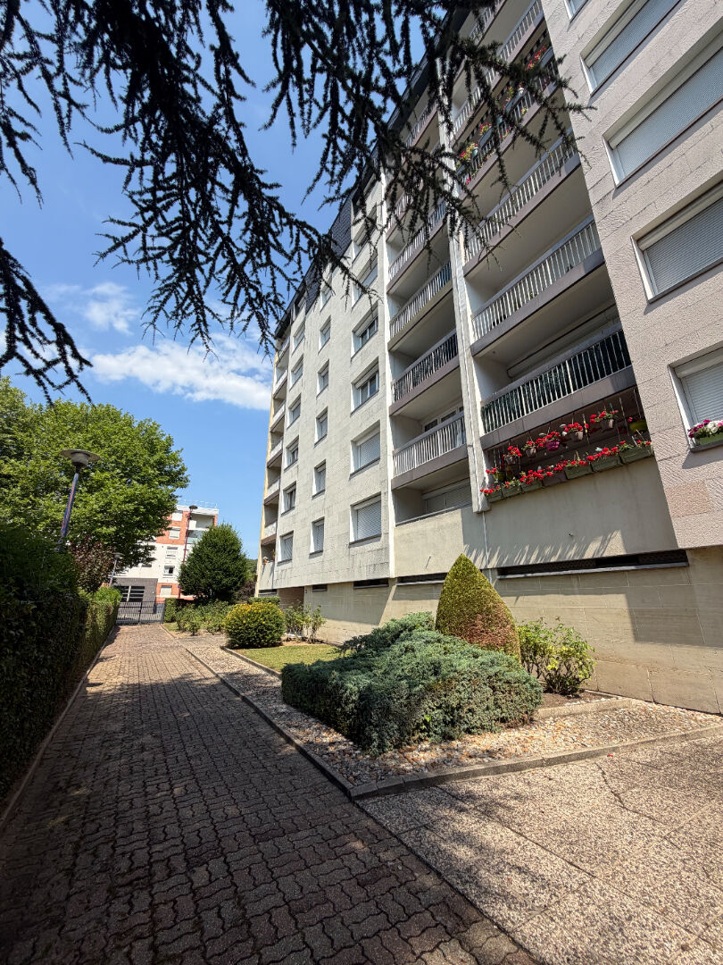 Appartement de standing F3 avec 2 balcons et place de parking