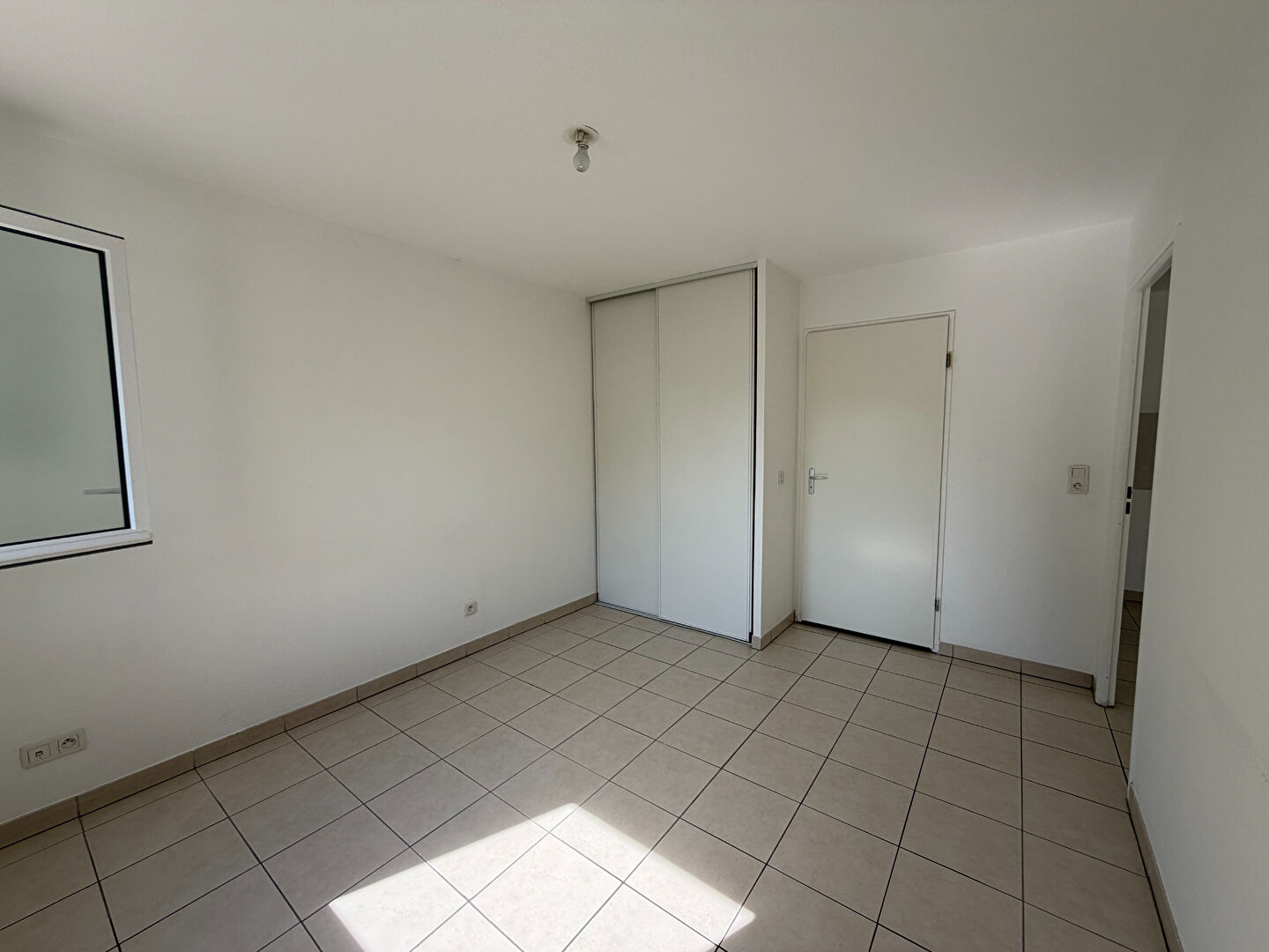 Appartement F2 dans une petite copropriété avec 2 places de parking