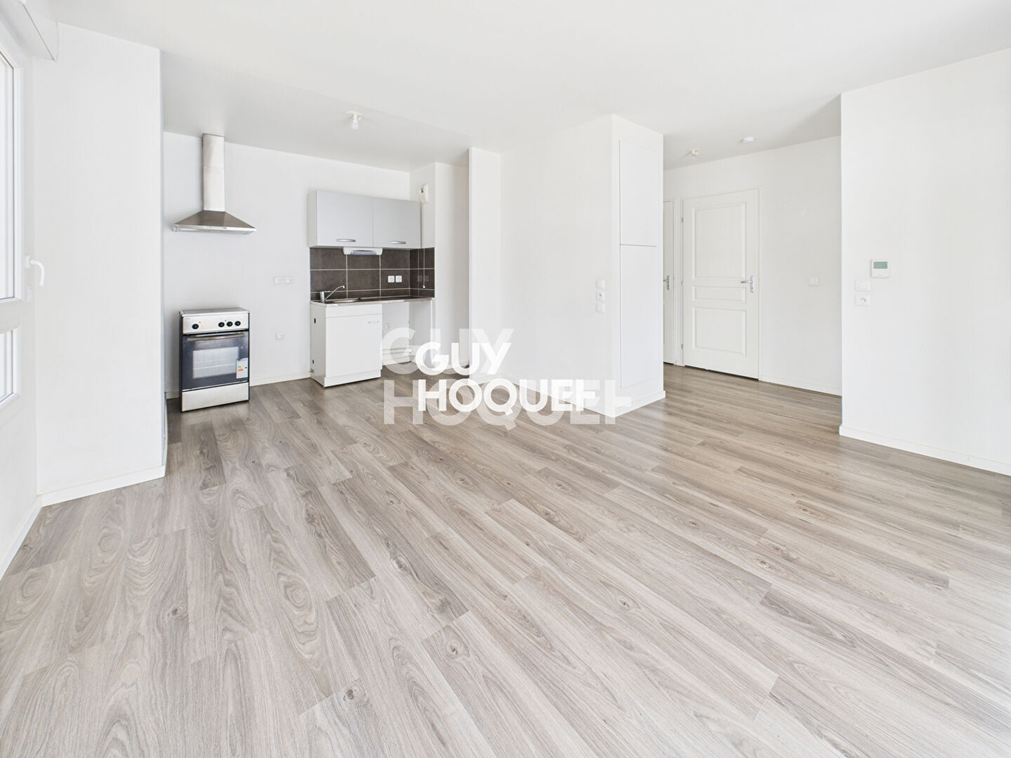 A LOUER T2 AVEC BALCON DANS BELLE RESIDENCE A MAROMME