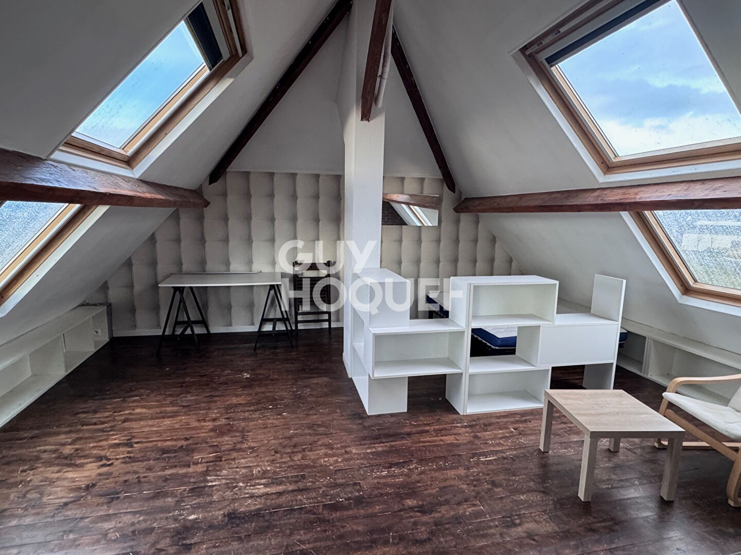 Spacieux meublé de 50m2 au sol avec place de parking